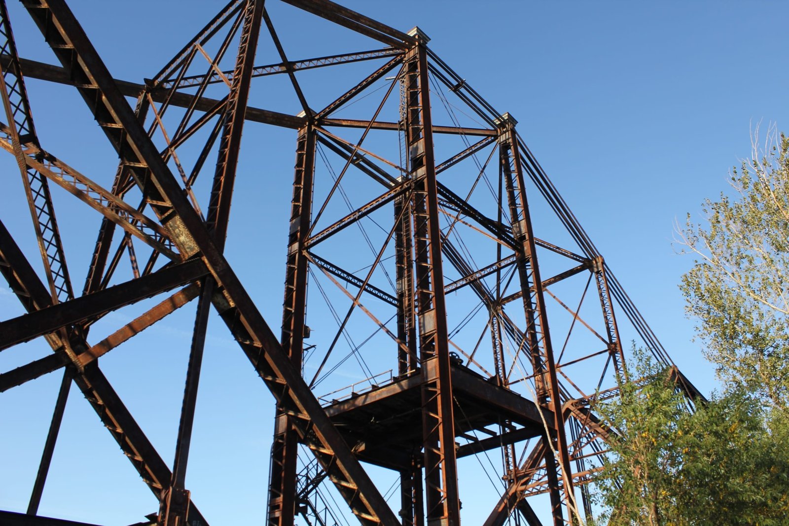 Center tower details, Iowa swing span (span #2)